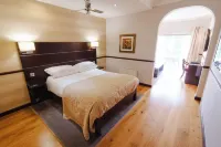 Hollies Hotel Hotels in Langport