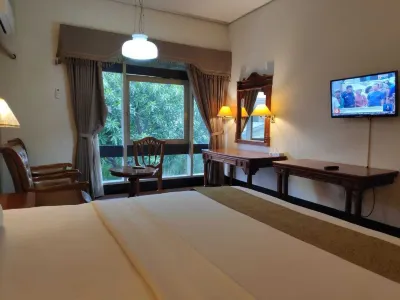 New Grand Park Hotel فنادق في Krembangan