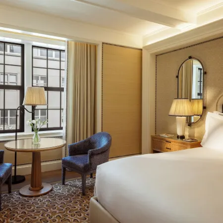 The Surrey A Corinthia Hotel Отели рядом с достопримечательностью «Фрик-коллекшн»