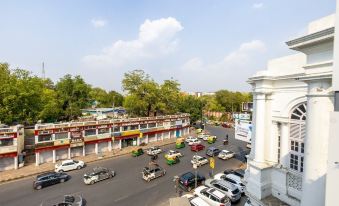 Saltstayz Autograph - Connaught Place