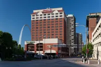 Hampton Inn St. Louis-Downtown (at the Gateway Arch) Các khách sạn gần Saint Louis University School for Professional Studies