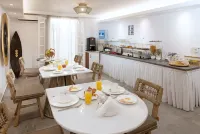 Hotel Villa Flora - breakfast