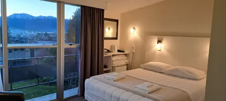 Fiordland Hotel