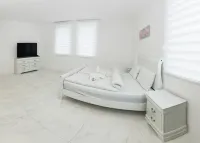 Corso Lux Apartman Hotels near Gyula castle