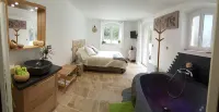 Au Charme de Pépiole Hotels in Six-Fours-les-Plages