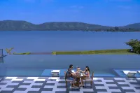 'Zana' Lakeview Resort - Most Scenic Lakeside Resort - สระว่ายน้ำแบบอินฟินิตี้