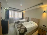 Whitestone Hotel
