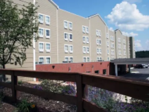 Big Splash Adventure Indoor Water Park & Resort Hotels in Orange County