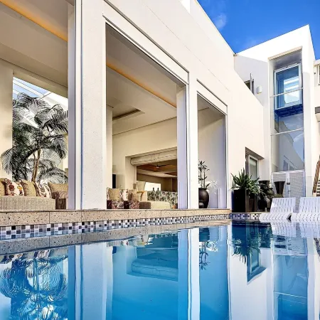 Dolphin Coast Yolo Spaces - the White House Boutique Villa