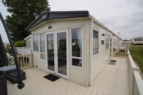 Stunning River View 2 Bedroom Caravan with Decking Hotels in Hunstanton