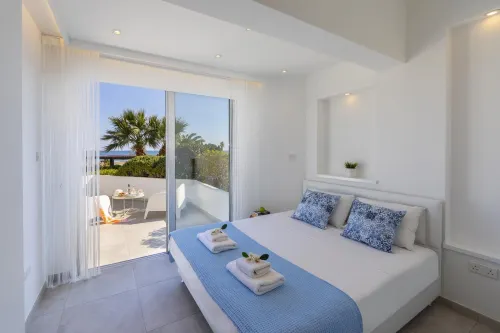 Mackenzie Castella Beachfront Suite