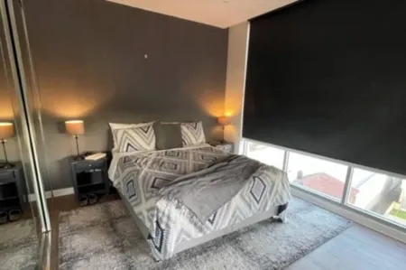 Spacious One Bedroom Apartment- with Large Balcony Отели рядом с достопримечательностью «Библиотека Рокдейл»