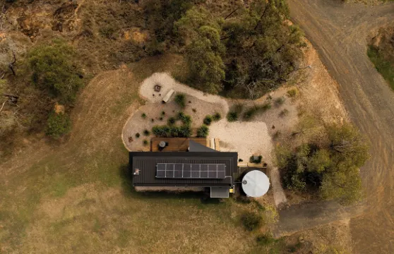 在風景秀麗的邊緣漫遊