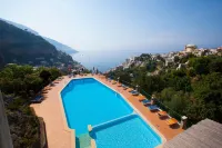 การผ่อนคลายใน Positano ใน Positano - สระว่ายน้ำแบบอินฟินิตี้