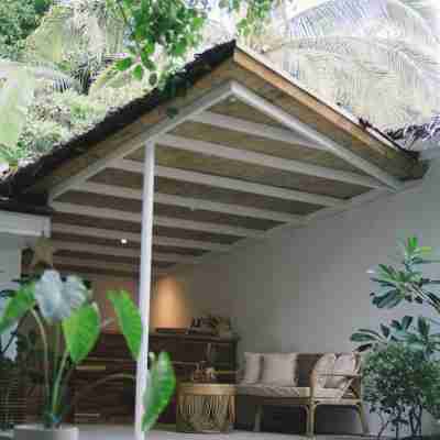 Bahala Na Villas Hotel Exterior