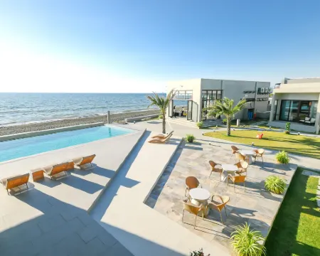 TANA Beach Villas Hotels in Lian