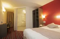 Brit Hotel le Kerotel Отели рядом с достопримечательностью «IUT Lorient»