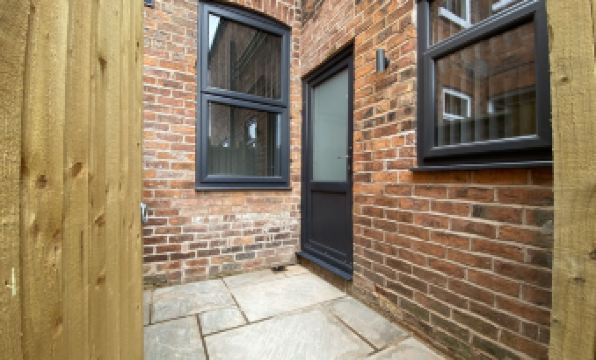 StayCrewe Apartments - Housity