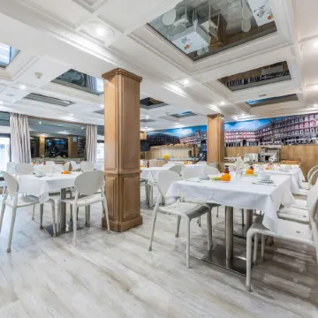 Espahotel Gran Vía Отели рядом с достопримечательностью «Небоскреб "Испания"»