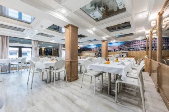 Espahotel Gran Vía Отели рядом с достопримечательностью «Небоскреб "Испания"»