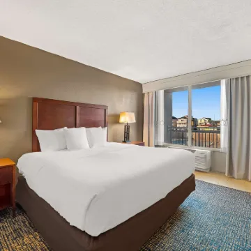 Comfort Inn on the Ocean Hotel dekat Bandara First Flight - FFA