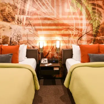 The Tangerine - a Burbank Hotel