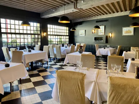 Hôtel de la Tour Отели в г. Шатийон-Сюр-Шаларон