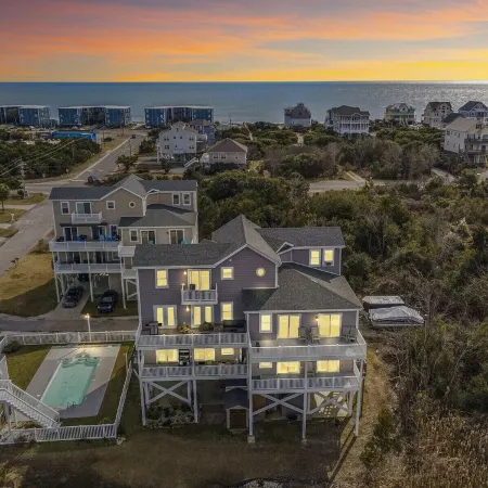 4BR/4BA - pool, elevator, deeded beach access, 2 king suites & AMAZING views!