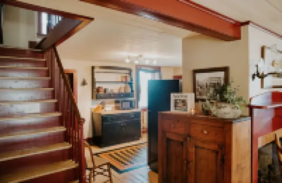 Experience Beautiful Pioneer Home In Nauvoo!