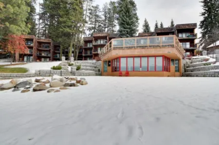 Timberlake Paradise, condo Timberlake A-4, on the shore of Payette lake.