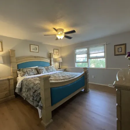 Spacious & quiet  Denver Home - 7bedroom, 5 bath & queen