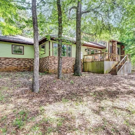 Lake Palestine Retreat – Dock, Fire Pit & Serene Views