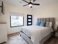 NEW CENTRAL PARK TOWNHOME w/ Golf Course view Across from Arnold's Park! Hotels in Arnolds Park