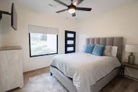 NEW CENTRAL PARK TOWNHOME w/ Golf Course view Across from Arnold's Park! Hotels in Arnolds Park