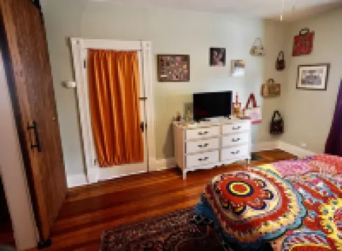 Luxury Funky Fun 420, Walk Downtown wAC–Pets free!