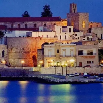 Unique apartment with 2 large terraces,  4 mins walk from Otranto centre and sea