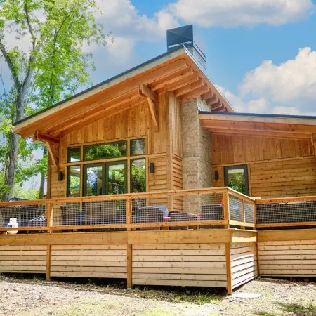 Private Hot tub, 1mi to Shangri La, next to Battlefield Par 3, & Walk to Lake