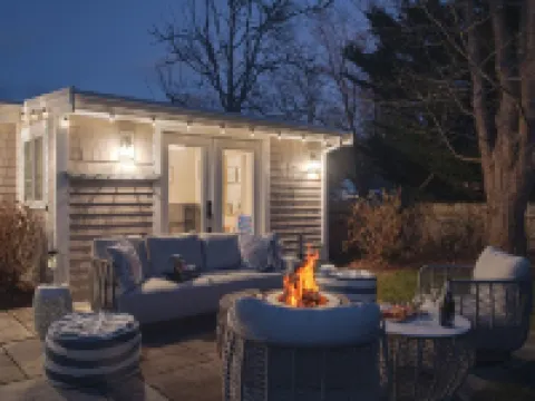 The Cape Codder: Large Yard, Steps to Town & Beach Hotels in Harwich