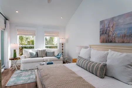 Stunning Ocean Views and Elegant Renovation - Cozy Atrium Retreat Отели в г. Сибрук Айленд