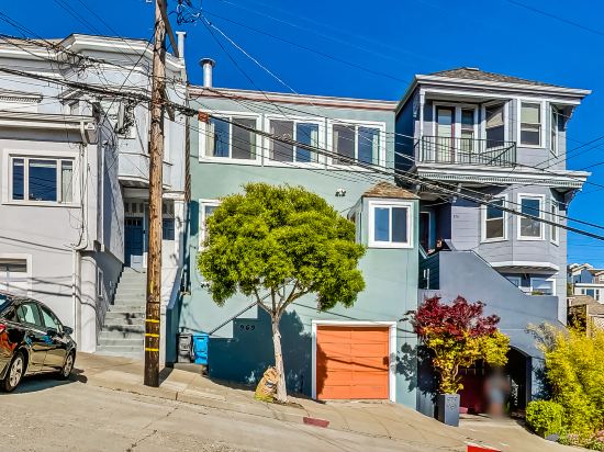 Spacious Deck and Modern Living Space - Tranquil Hillside Retreat