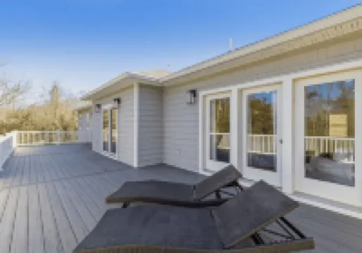 Heated Pool and Spacious Living Areas - Lavish Modern Retreat