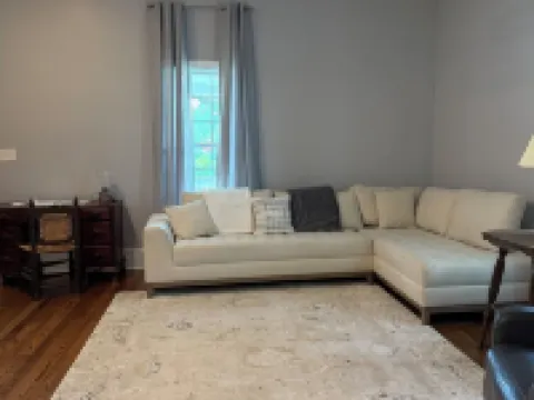 East Madison Escape. Hotels in Pulaski