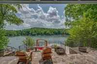 Charming Lake Access and Scenic Views - Cozy Lake Cottage Retreat