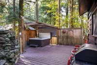 Charming Cabin with Hot Tub and Sauna - Delightful Mountain Escape