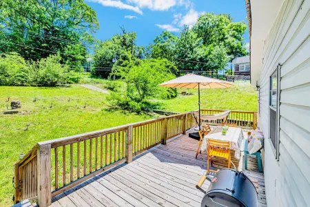 Spa-Like Serenity and Gourmet Kitchen Retreat - Stunning Boho Oasis Отели в г. Джефферсон