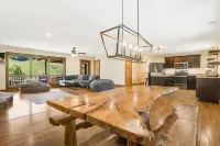 Mountain Views and Bubbling Hot Tub - Charming Multi-Family Retreat