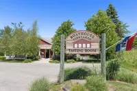 Luxury Condos with Concierge and Games - Gorgeous Retreat