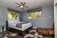 Pool and Breathtaking City Views - Captivating Mid-Century Oasis