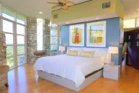 Stunning Views and Luxurious Jacuzzi Retreat - Enchanting Hilltop Haven