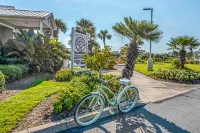 Beachfront condo with balcony, pools, sauna & ocean views - snowbird-friendly Hotels in Inlet Beach
